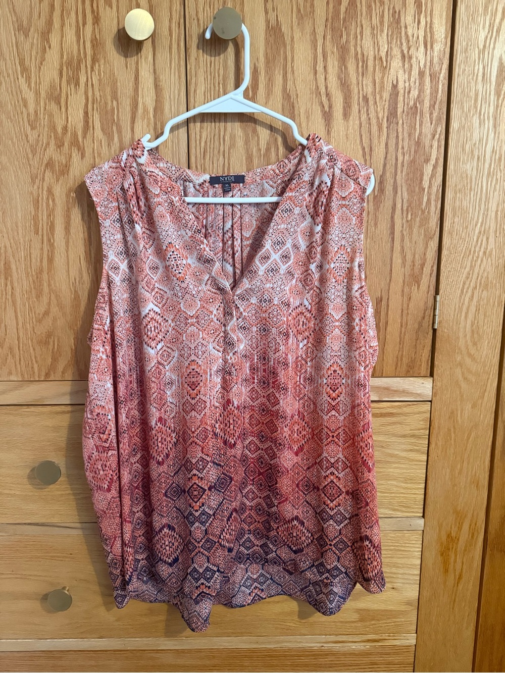 NYDJ Sleeveless Ombré Geo Print V-Neck Blouse in Coral and Navy XL